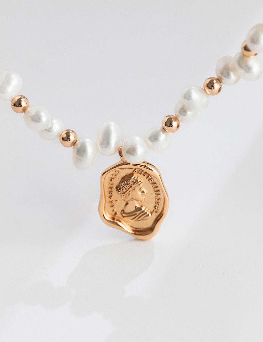 Queen's natural pearl necklace