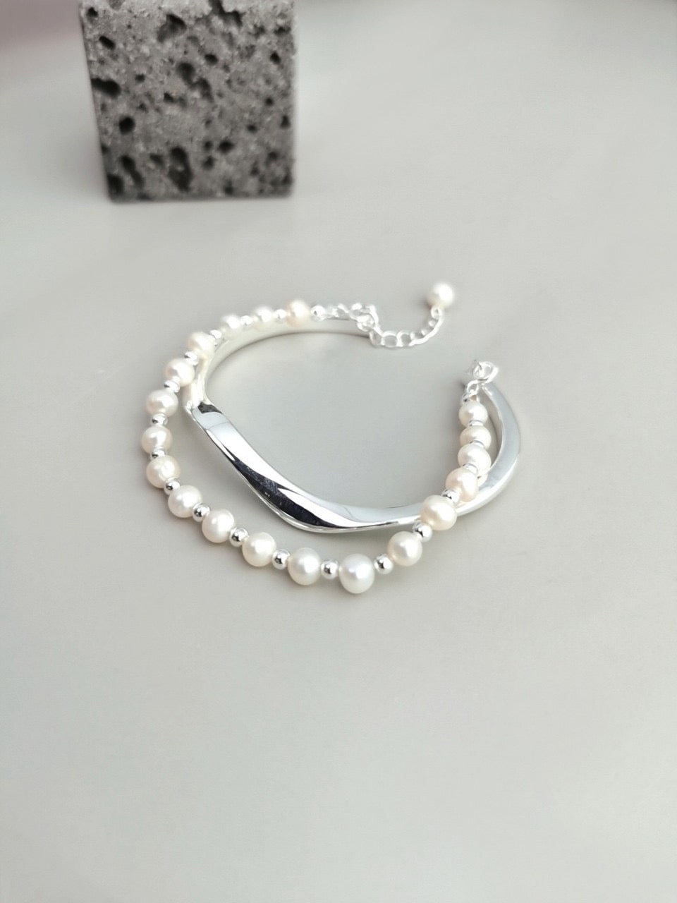 Mobius ring pearl bracelet
